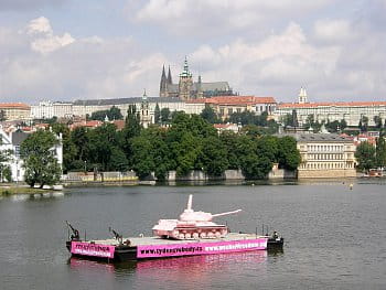 Vltavský růžový tank