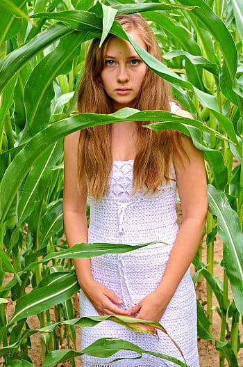 Dívka v kukuřici
