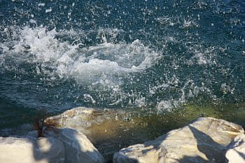 Narušení klidné hladiny moře v Chorvatsku