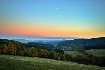 Zastávka nad Pekelským údolím