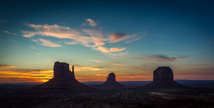 Monument Valley při východu slunce