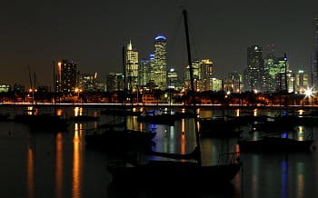 Noční přístav v Melbourne
