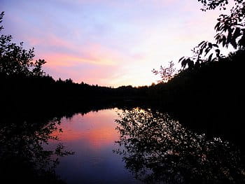 Západ slunce nad rybníkem