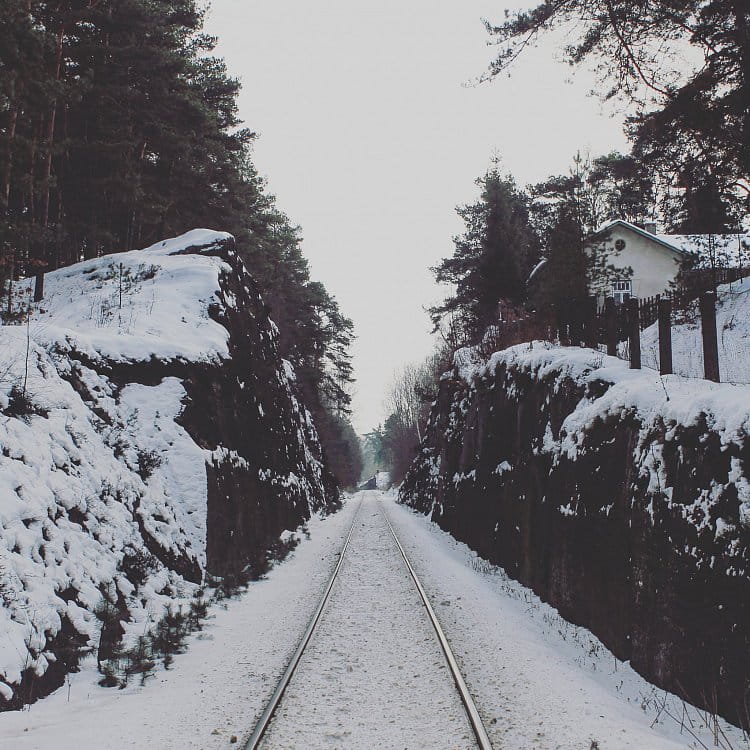 Trať v sevření skal