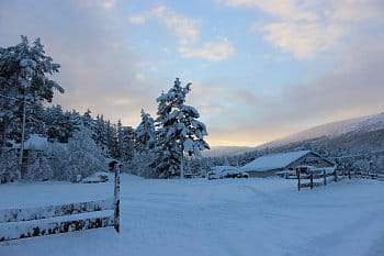Norska vesnice pod snehem