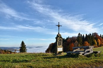 Kříž zvoníka Röhricha na Rýchorách