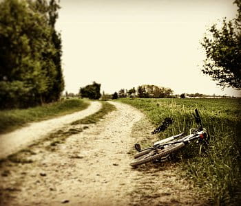 Bike tour behind the photo