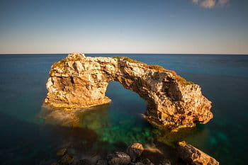 Oblouk na pobřeží Mallorky