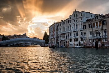 Sluneční ohňostroj v Benátkach