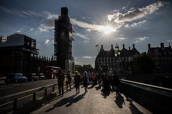 Big Ben v lišejníku(v lešení)