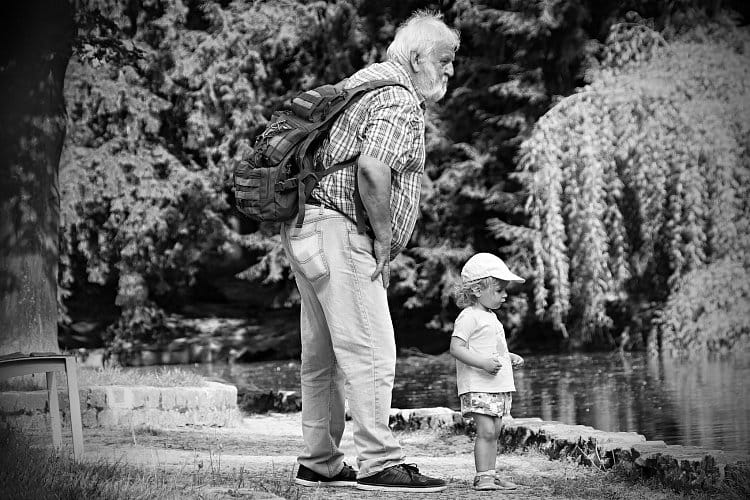 s dědou u rybníka