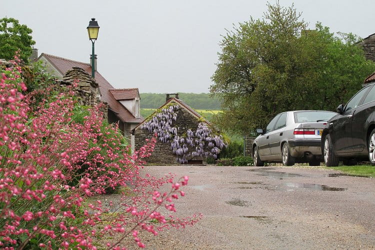 3 - Francie, rozkvetlé Chateauneuf-en-Auxois