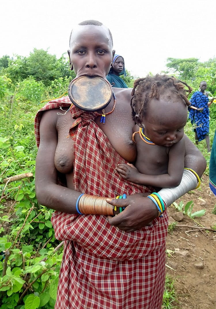 Žena z kmeňa Surma, Etiópia