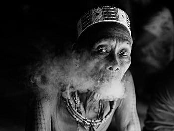 Šaman z kmene Mentawai