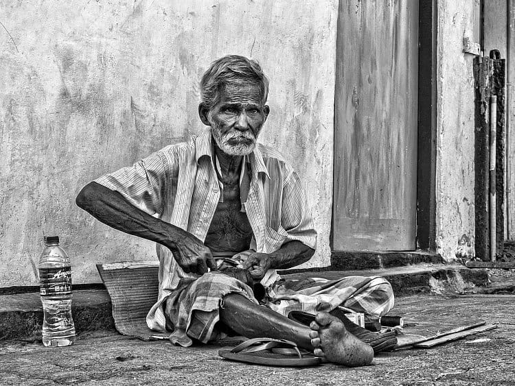 Pouliční řemesla /Černobílá Srí Lanka/