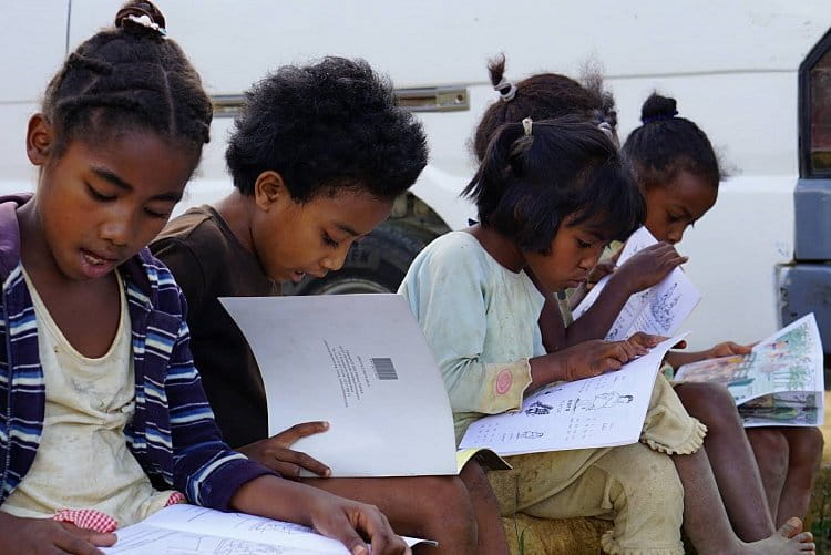 Mobilní knihovna na Madagaskaru