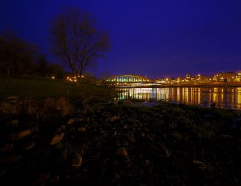noční pohled na řeku Labe