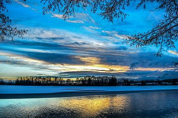 Novorolský rybník v barvách zapadajícího slunce
