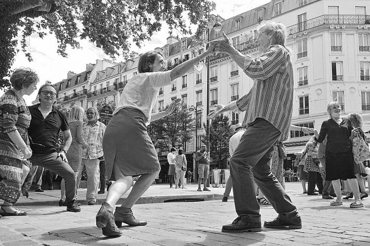 Moji přátelé tanečníci z pařížského náměstí 5