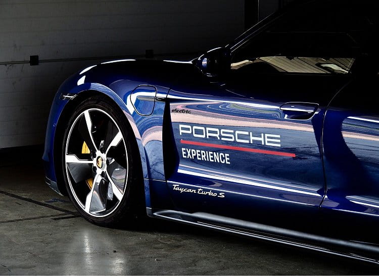 Modré Porsche