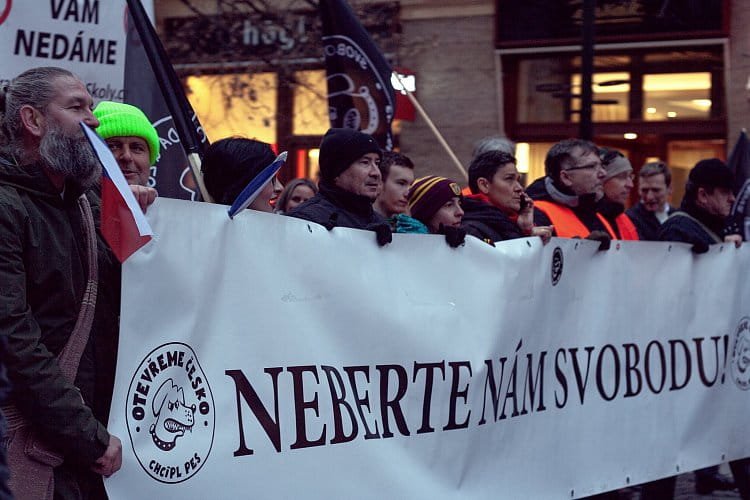 Demonstrace proti vakcínám na Covid-19 - pochod