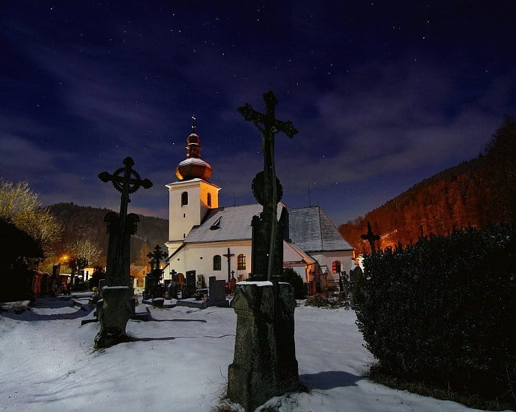 noční hřbitov