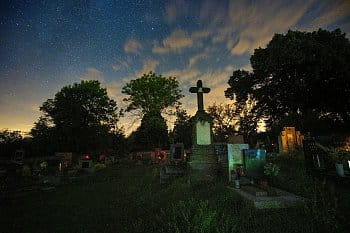 noční hřbitov