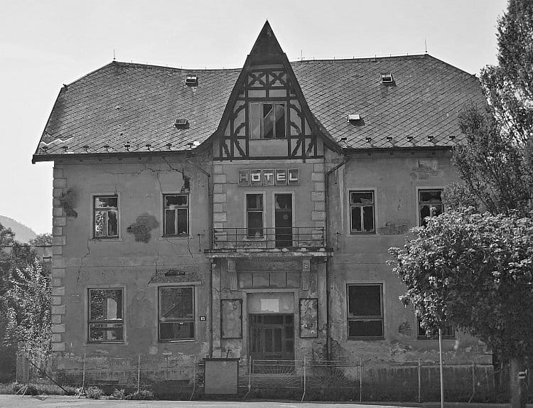 Hotel který dosloužil.