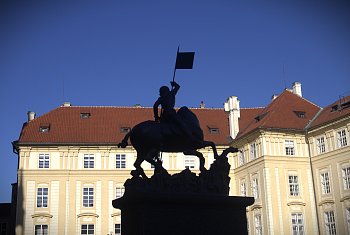 Ve stínu hradu