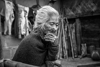 Babka z Apatani (Indie, Itanagar slavnost Myoko)