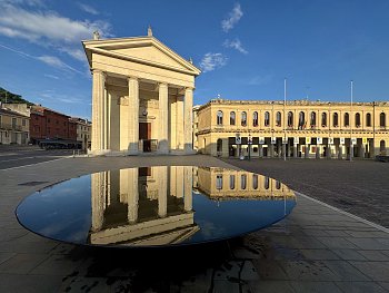 Zrcadlo času
