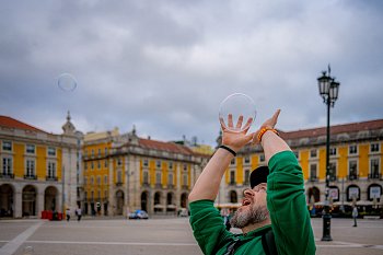 Hravost zůstává
