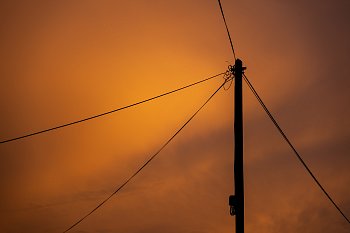 Elektrický sloup na vsi