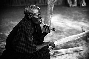 žena z kmene Larim (2)