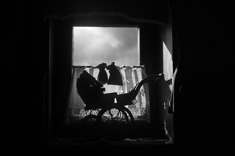 Mezi světlem a stínem