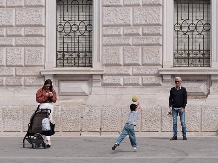 Kdo si hraje, nezlobí