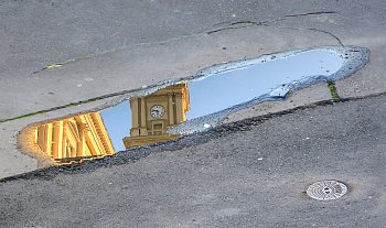 Nezapomeň, před šestou u kanálu!