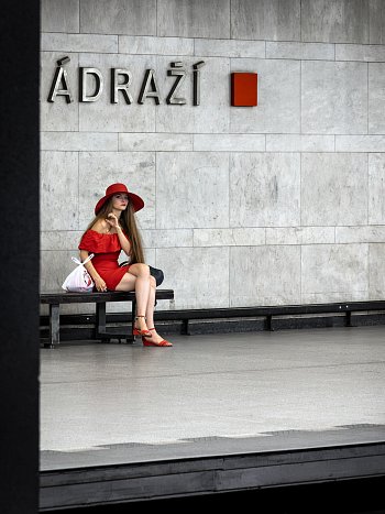Dáma v červeném