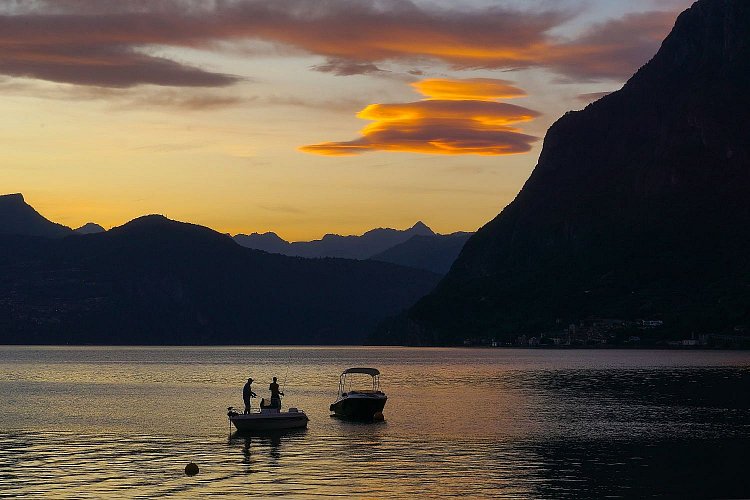 rybáři na Lago de Iseo
