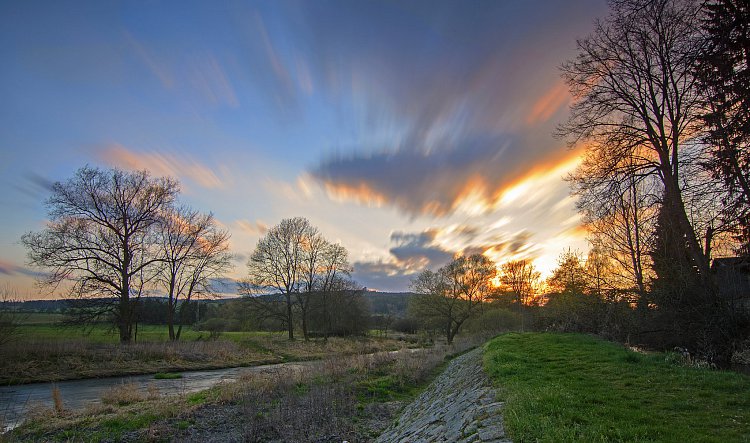 Podvečerní oblohou